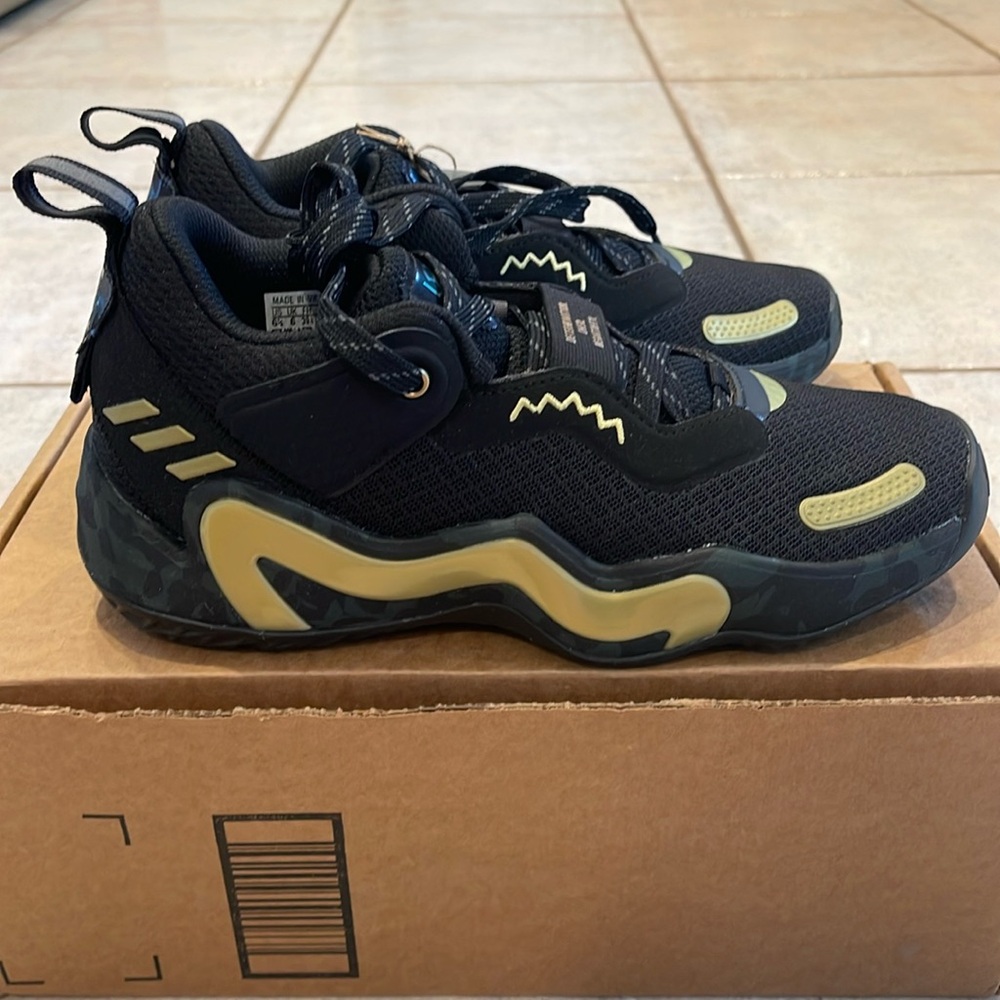NWT - D.O.N. Issue 3 Basketball sneakers - size 6.5 - black and gold - Picture 1 of 9